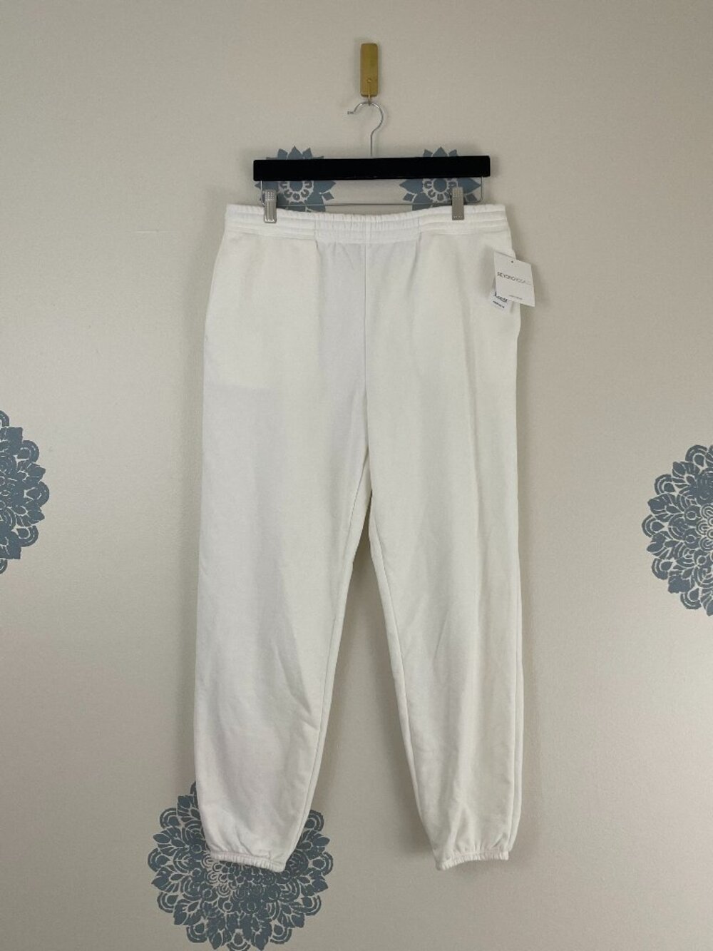 Beyond Yoga Luxefleece Sweatpants in Fresh Snow Size Large